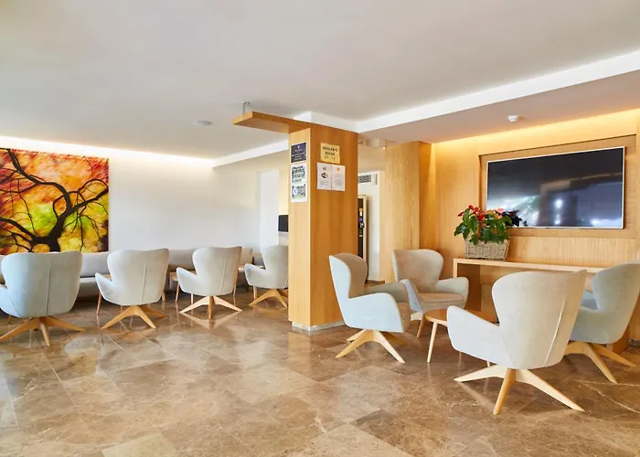 Apart-hotel Aptos Casa Luis By Invisa 3*