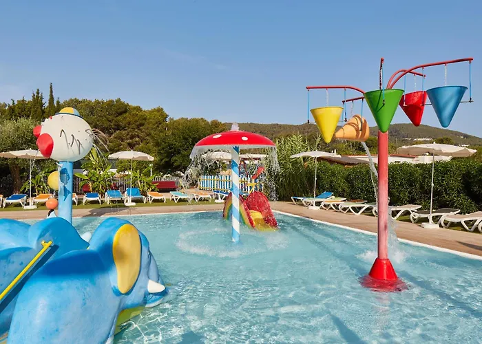 Apart-hotel Aptos Casa Luis By Invisa 3*